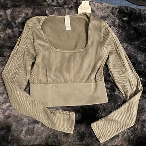 Long sleeve athletic top